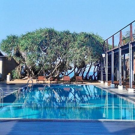 Saprin Beach Resort Uswetakeiyawa Ngoại thất bức ảnh