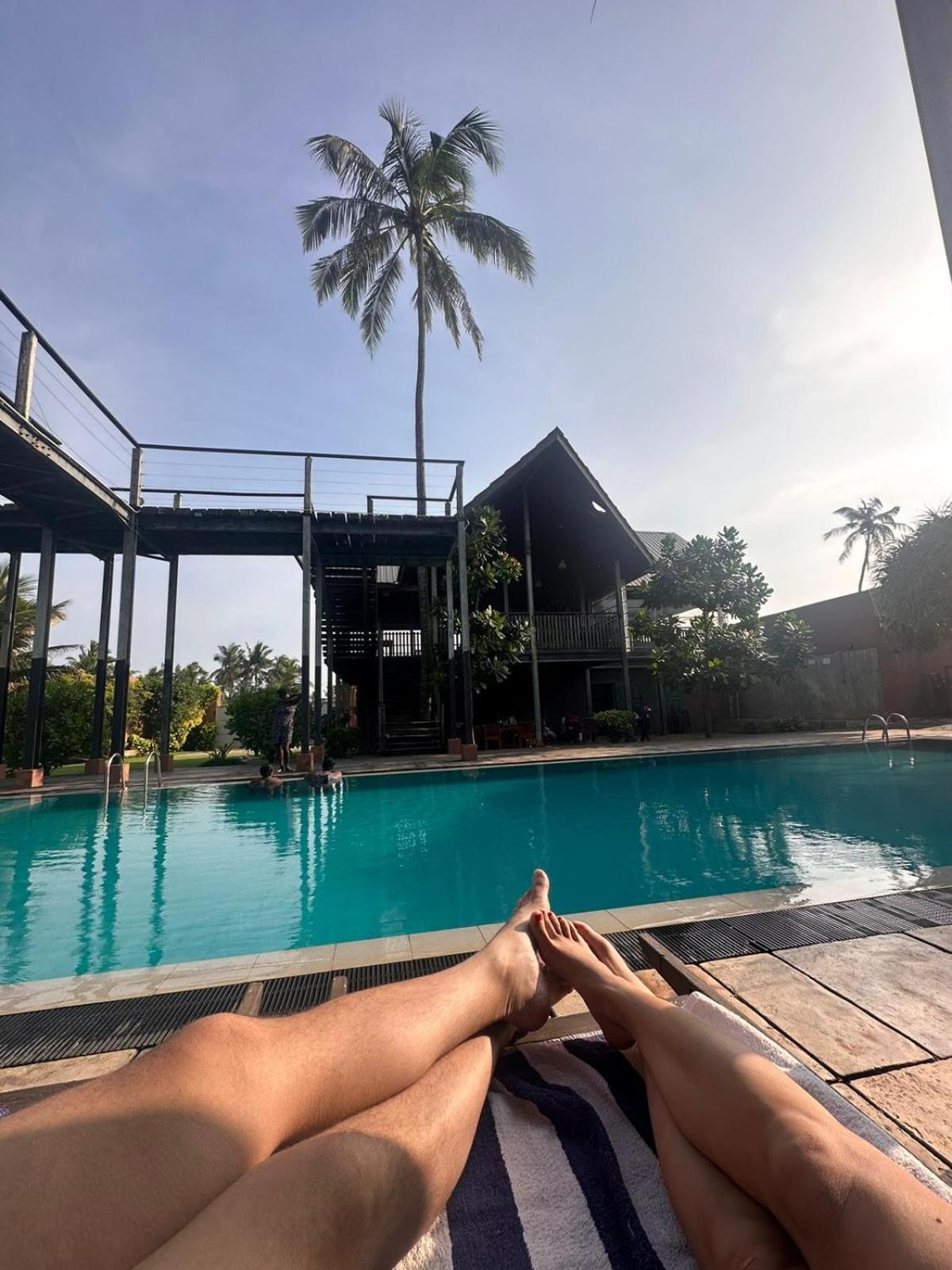 Saprin Beach Resort Uswetakeiyawa Ngoại thất bức ảnh