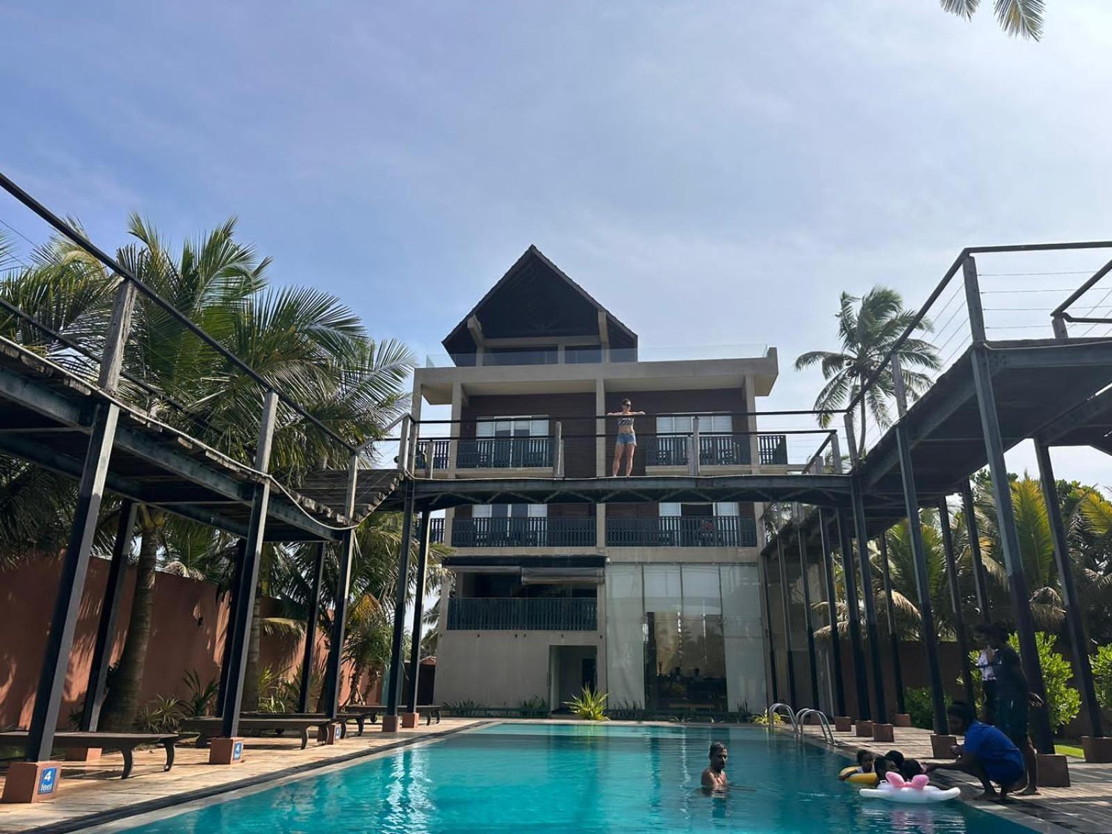 Saprin Beach Resort Uswetakeiyawa Ngoại thất bức ảnh