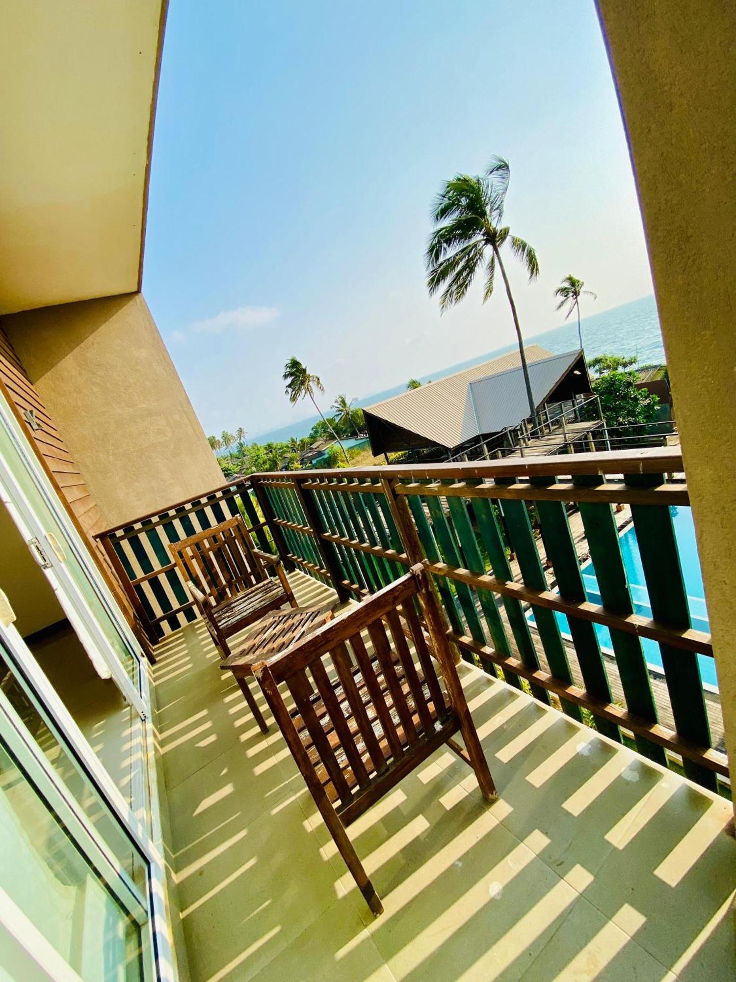 Saprin Beach Resort Uswetakeiyawa Ngoại thất bức ảnh