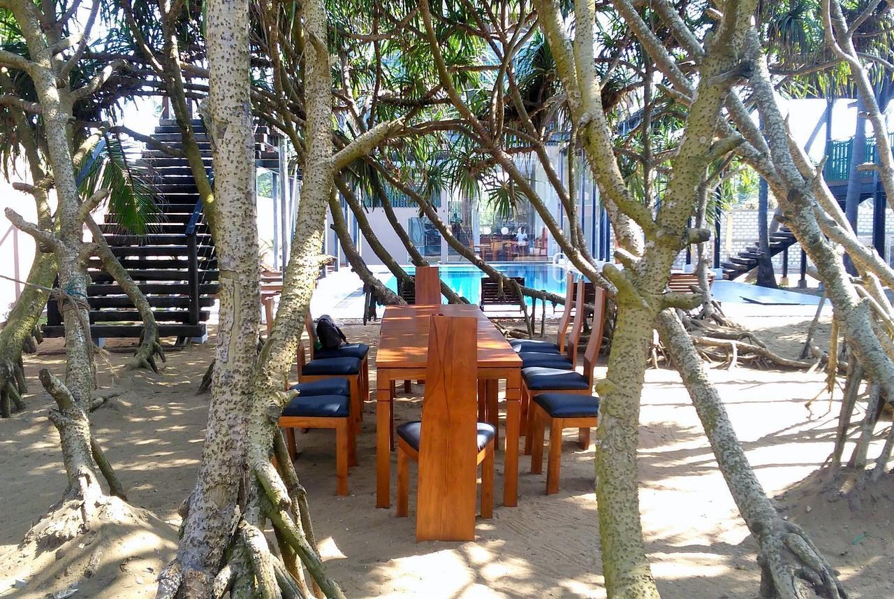Saprin Beach Resort Uswetakeiyawa Ngoại thất bức ảnh