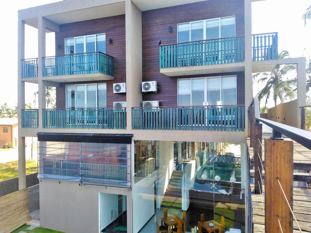 Saprin Beach Resort Uswetakeiyawa Ngoại thất bức ảnh
