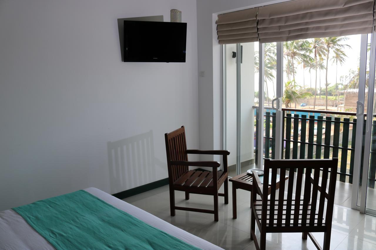 Saprin Beach Resort Uswetakeiyawa Ngoại thất bức ảnh