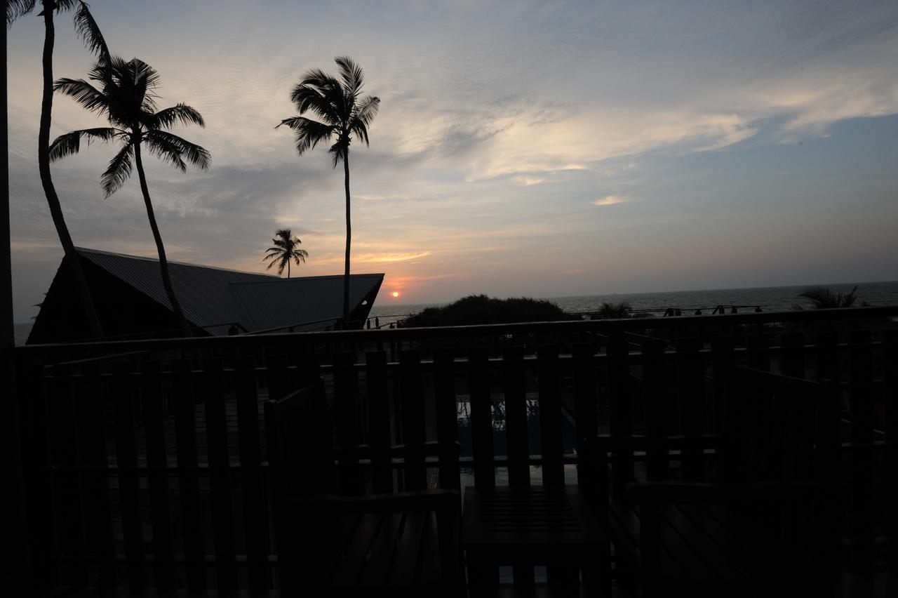 Saprin Beach Resort Uswetakeiyawa Ngoại thất bức ảnh
