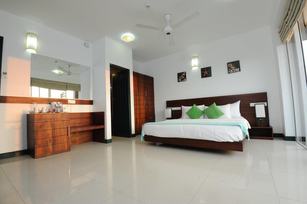 Saprin Beach Resort Uswetakeiyawa Ngoại thất bức ảnh