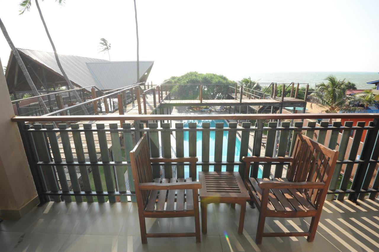 Saprin Beach Resort Uswetakeiyawa Ngoại thất bức ảnh
