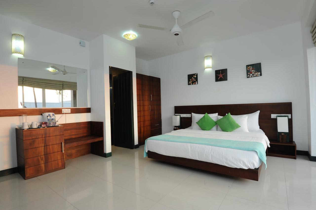 Saprin Beach Resort Uswetakeiyawa Ngoại thất bức ảnh