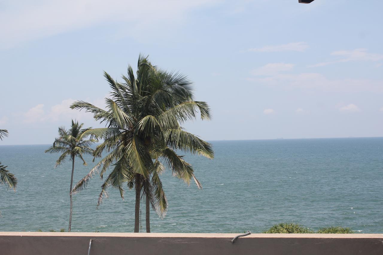 Saprin Beach Resort Uswetakeiyawa Ngoại thất bức ảnh