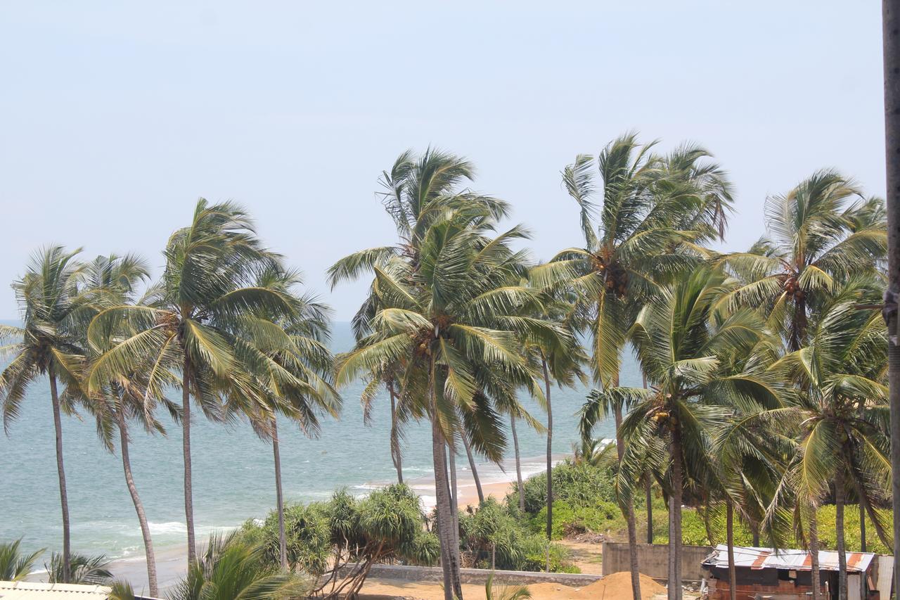 Saprin Beach Resort Uswetakeiyawa Ngoại thất bức ảnh
