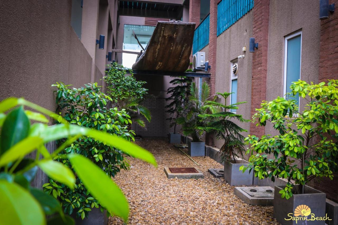 Saprin Beach Resort Uswetakeiyawa Ngoại thất bức ảnh