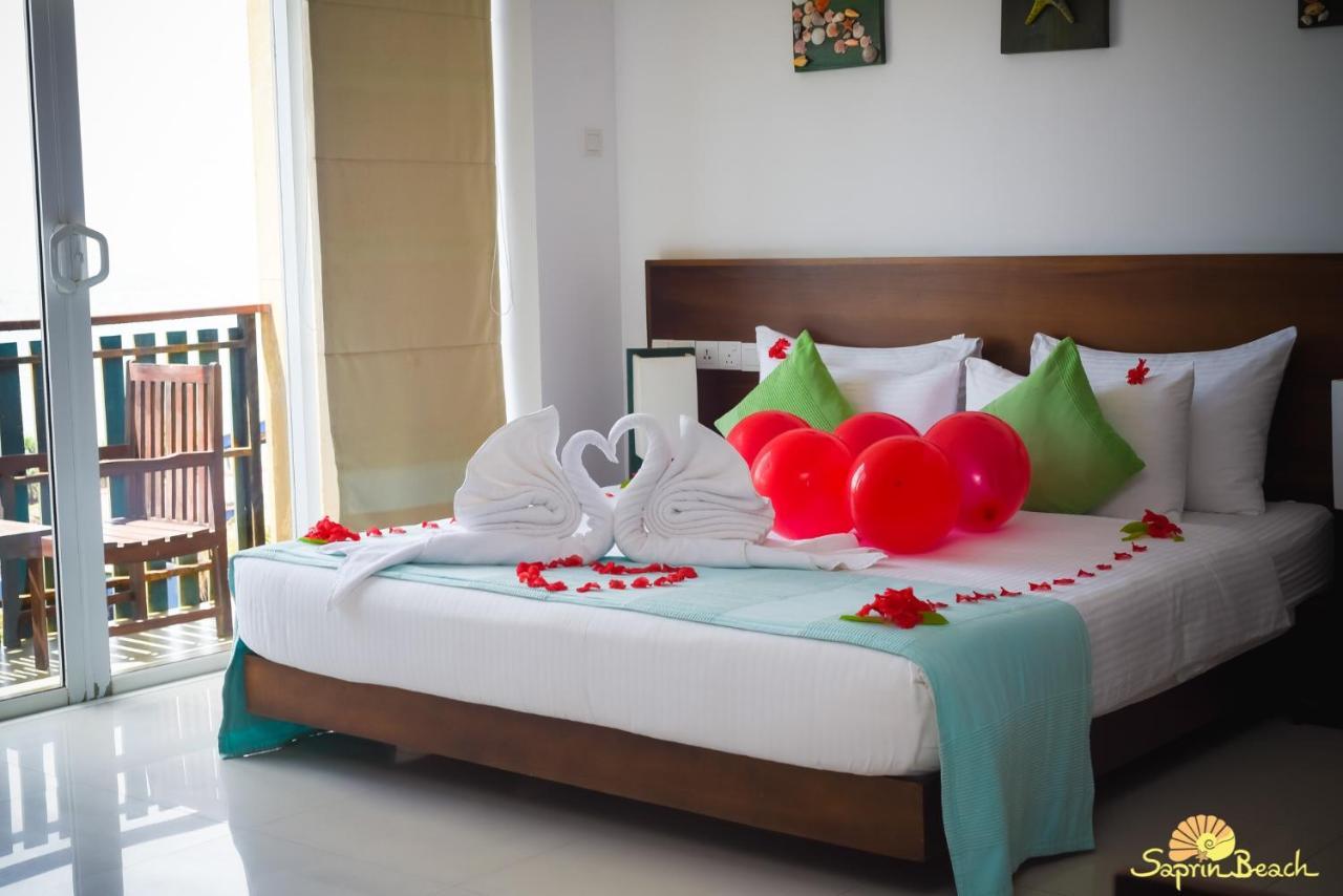 Saprin Beach Resort Uswetakeiyawa Ngoại thất bức ảnh