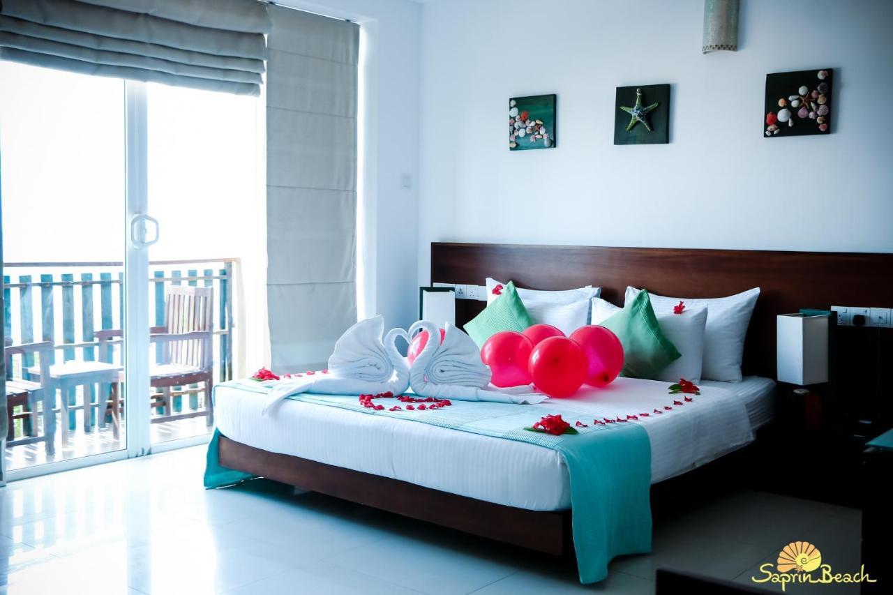 Saprin Beach Resort Uswetakeiyawa Ngoại thất bức ảnh