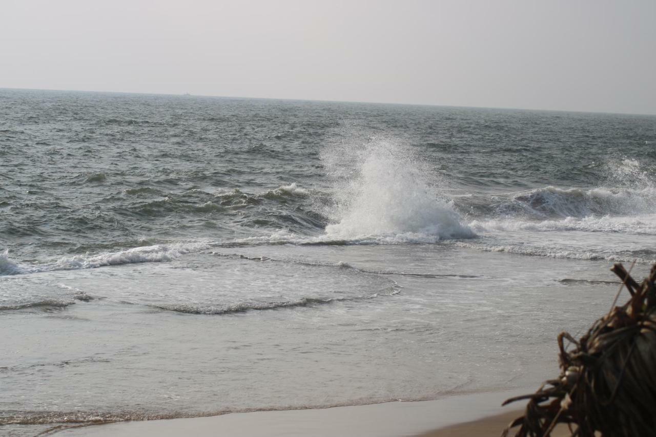 Saprin Beach Resort Uswetakeiyawa Ngoại thất bức ảnh
