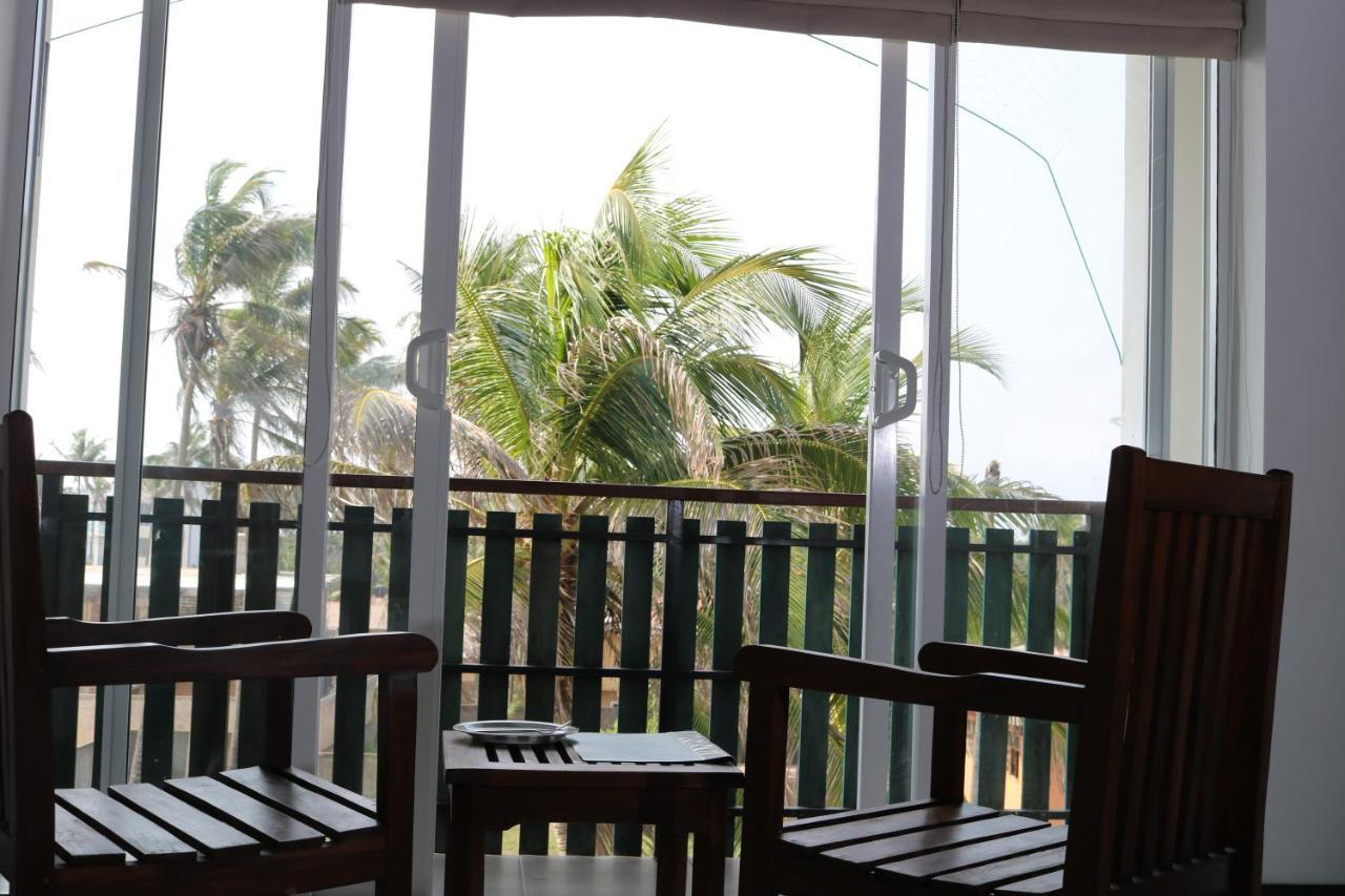 Saprin Beach Resort Uswetakeiyawa Ngoại thất bức ảnh