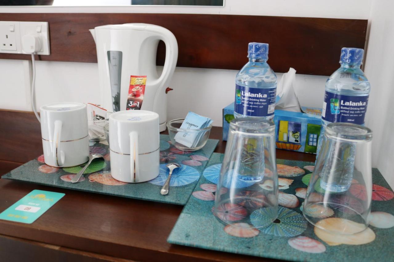 Saprin Beach Resort Uswetakeiyawa Ngoại thất bức ảnh