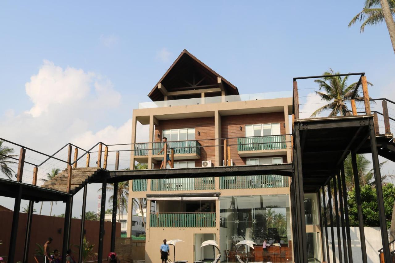 Saprin Beach Resort Uswetakeiyawa Ngoại thất bức ảnh